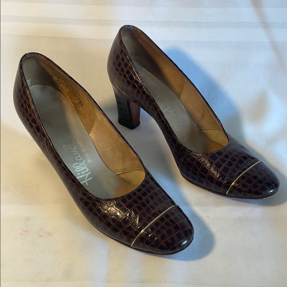 Women’s Hill and Dale Elegant Brown Heeled Pumps Sz. 5 AA